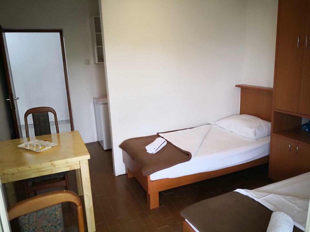 Guesthouse Dupin Vlašići Bagian luar foto